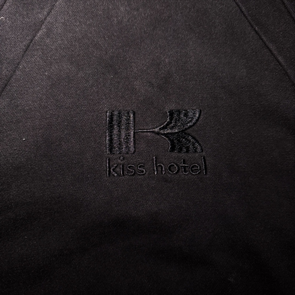 Kiss Hotel - Picture 3 of 7